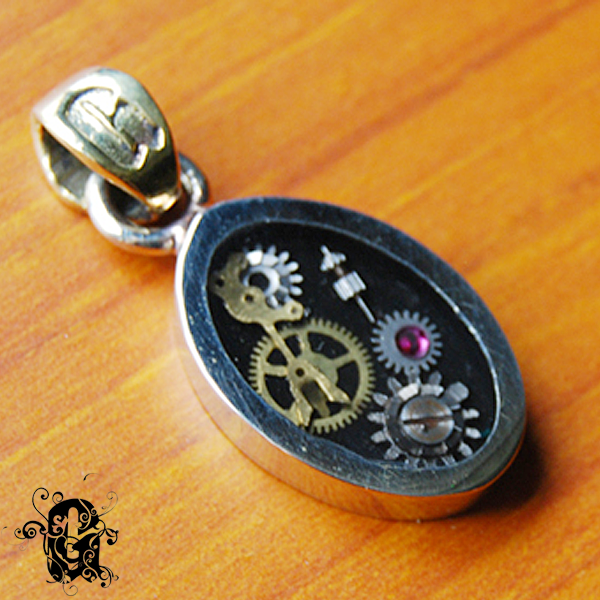Watchtype Pendant