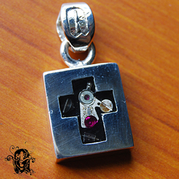 Watchtype Pendant