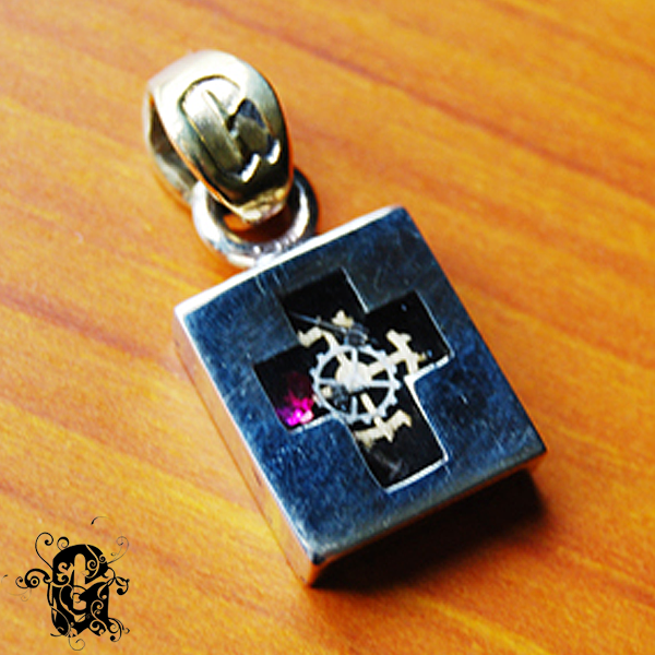 Watchtype Pendant