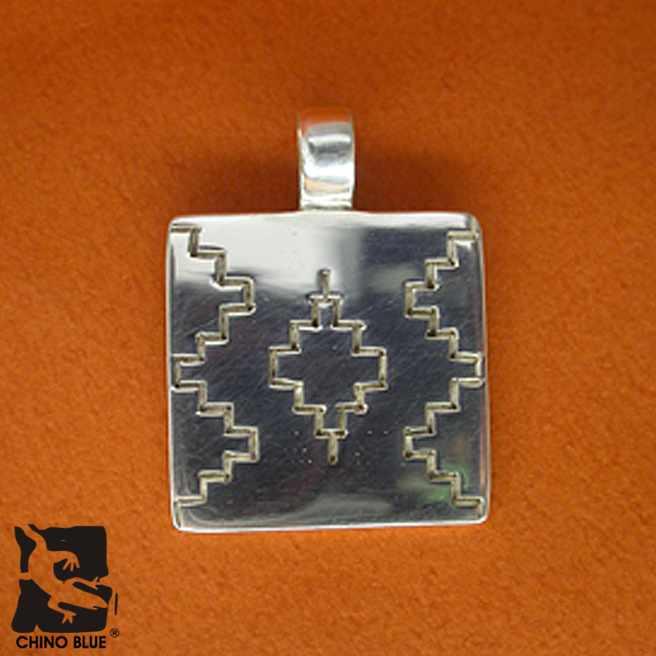 The Ridged Square II シルバー ペンダント