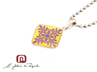 Antique Motif Resin Pendant シルバー ペンダント