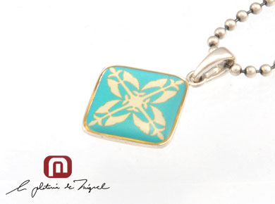 Antique Motif Resin Pendant シルバー ペンダント