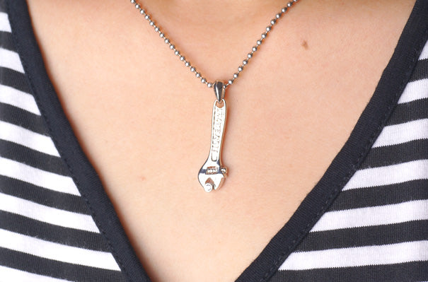 Elegante Chiave Inglese Silver Pendant シルバー &