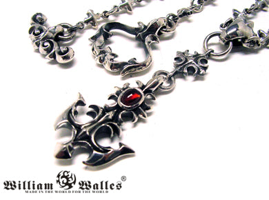 Feminin with Chain