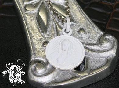 Gaudi White Medalion シルバー ペンダント