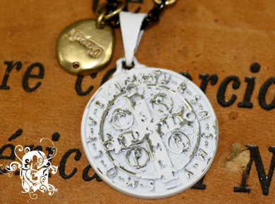 Gaudi White Medalion シルバー ペンダント