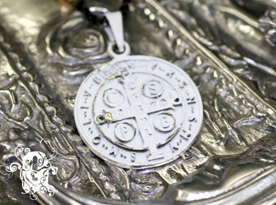 Gaudi White Medalion シルバー ペンダント