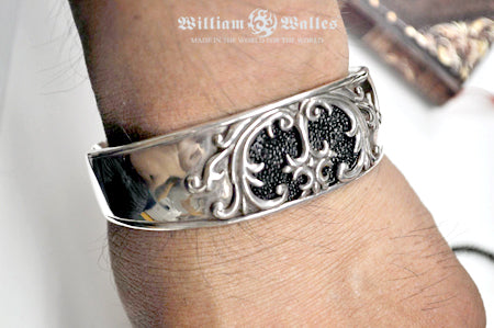 Gothic Scroll Stingray Bangle シルバー バングル