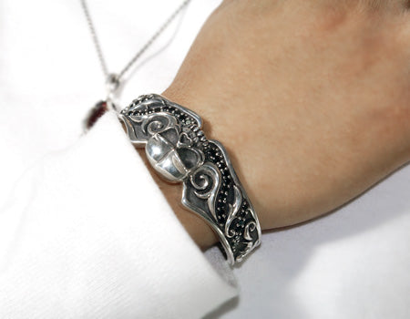 Heroic Skull Bangle シルバー バングル