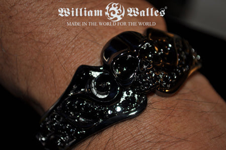 Heroic Skull Bangle Black Plating
