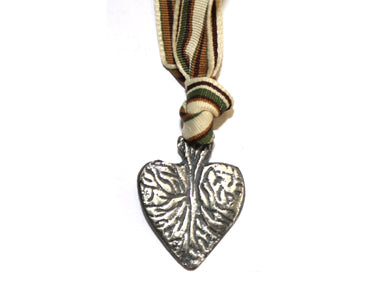 Milagros Pendant with Heart Viens