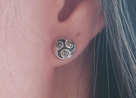 ピース ピアス