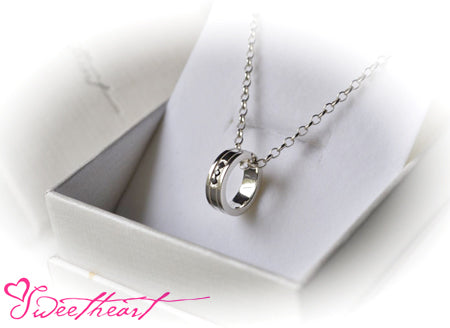 Sweetheart Three Diamonds Ring Pendant シルバー �