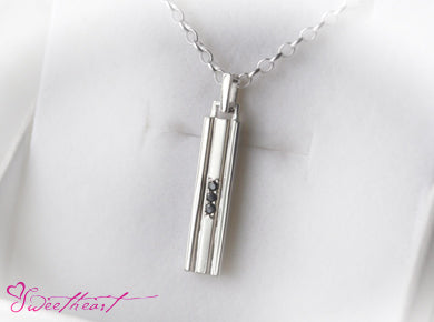 Sweetheart Three Diamonds Bar Pendant シルバー ペ