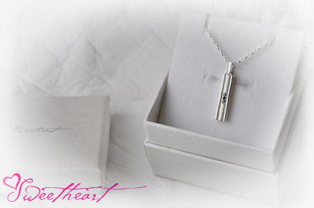 Sweetheart Three Diamonds Bar Pendant シルバー ペ
