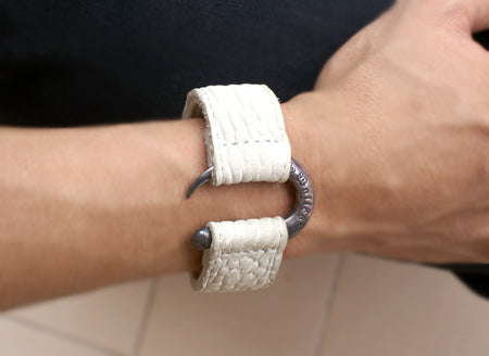 Seal White Bangle レザーブレスレット