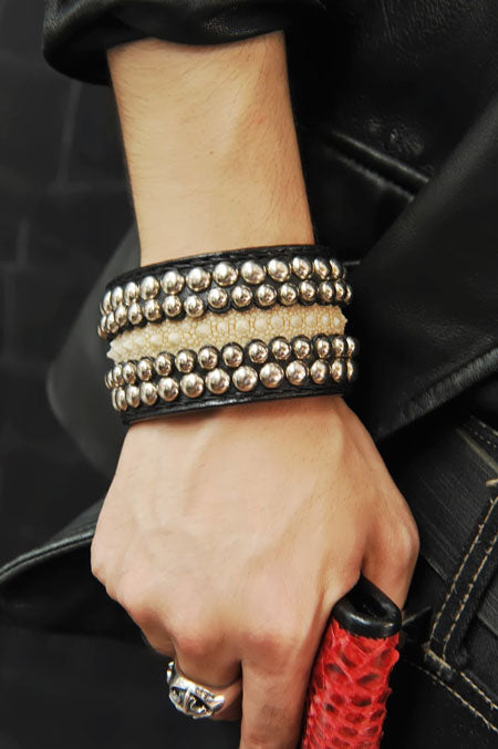 Sting Bangle レザーブレスレット