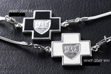 William Coat of Arm Pendant WH
