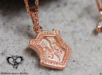 Fluir De Liz Shield Necklace Pink