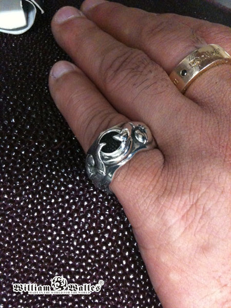 Q Stingray Ring